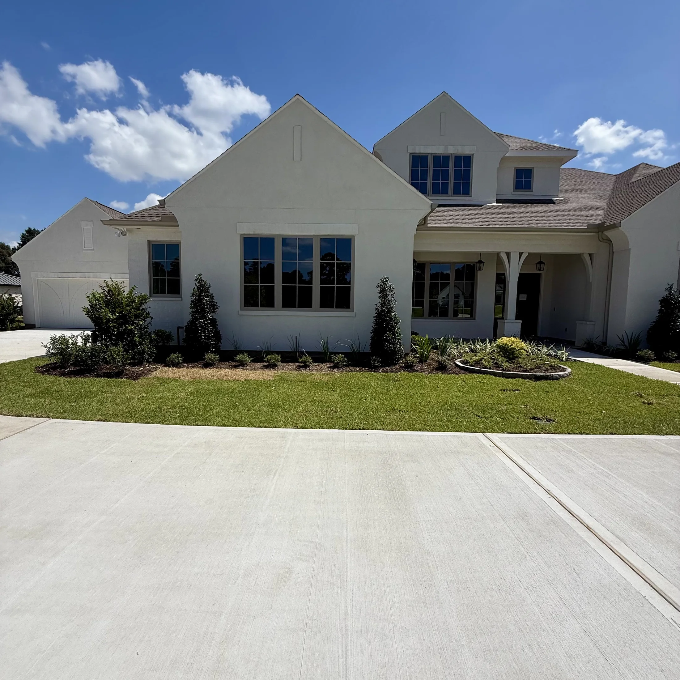 Jeff Paul custom home front foundation planting